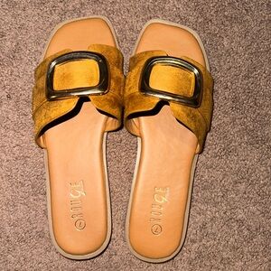 Rainbow brand tan and gold sandals